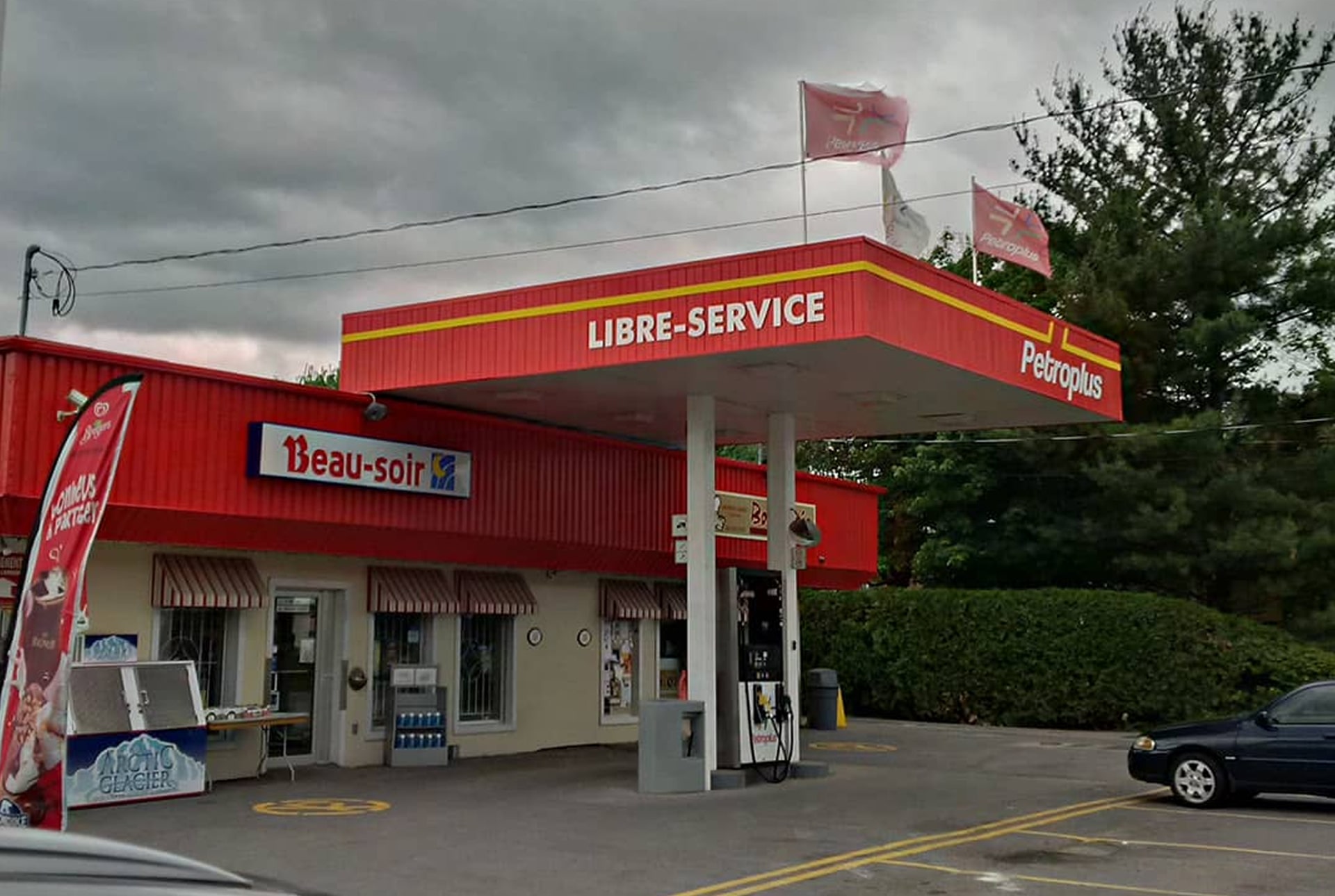 An empty Petroplus station